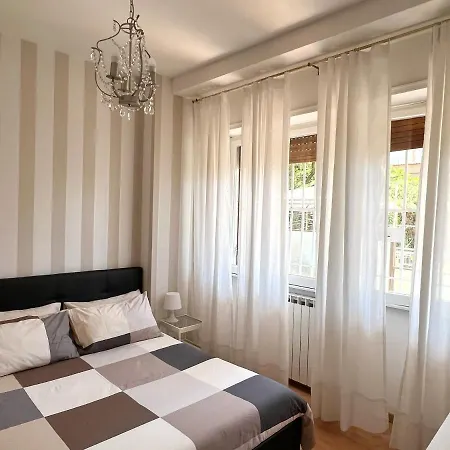 La Petite Sissi Vaticano Apartment *